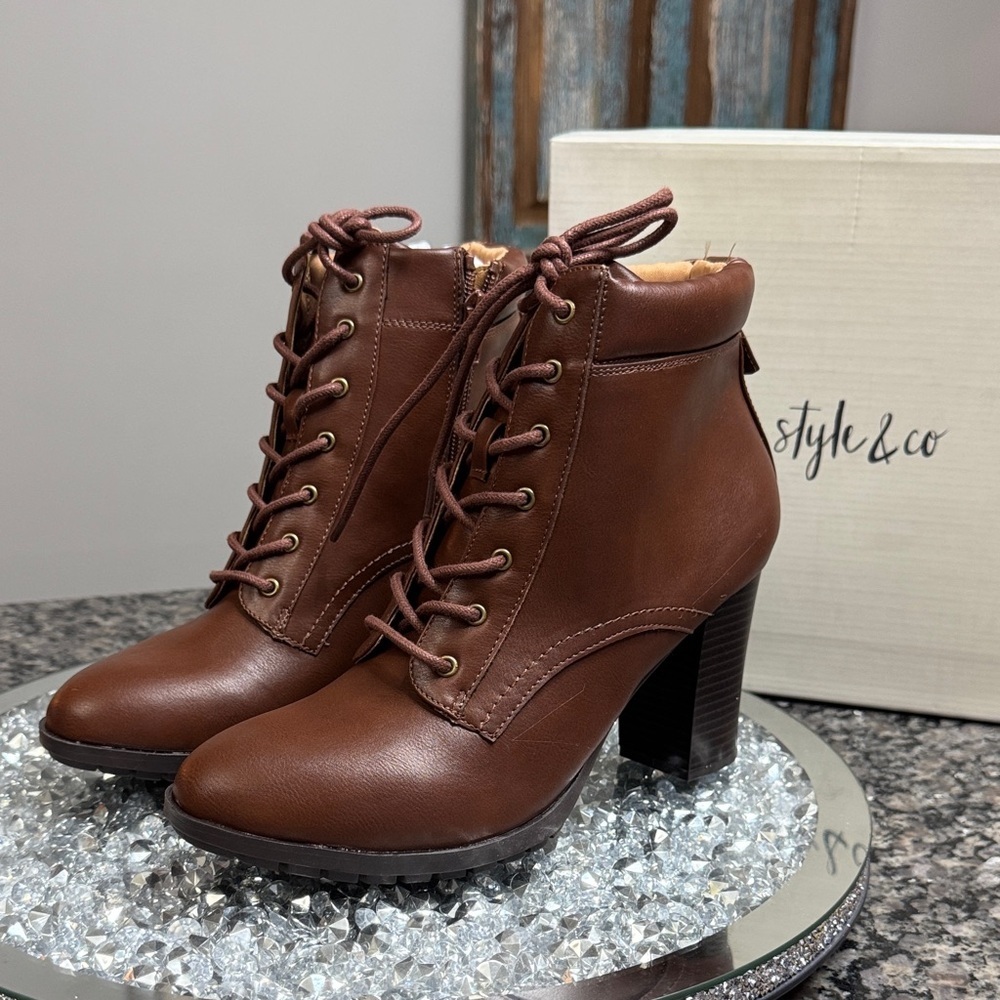 Style & Co. Lucillee cognac Lace-Up Brown Boots NEW 9.5
